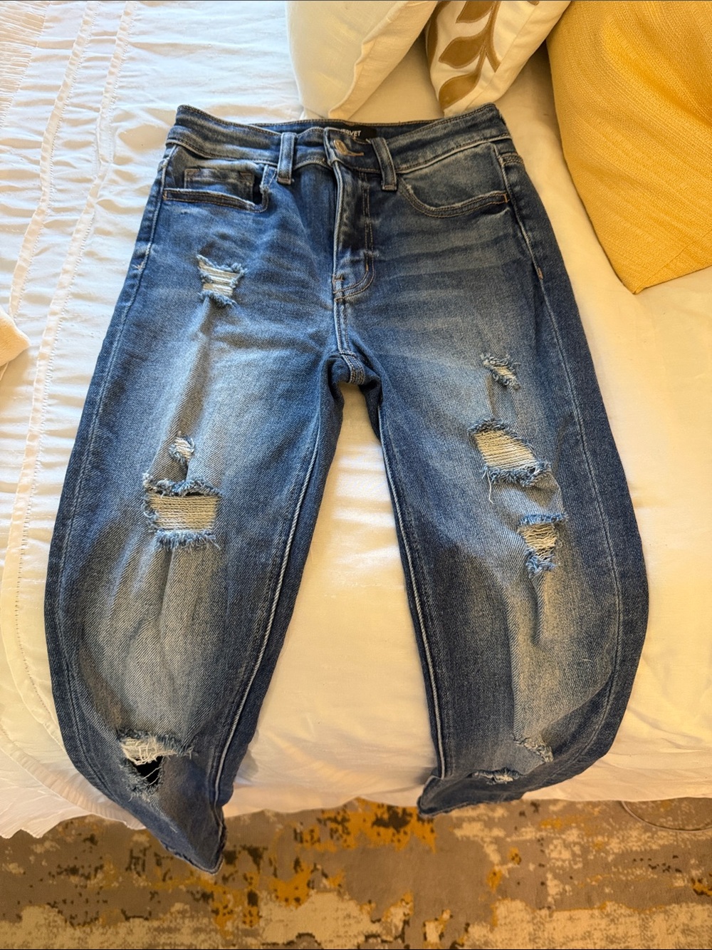 Women’s Skinny Distressed Jeans in Washed Blue